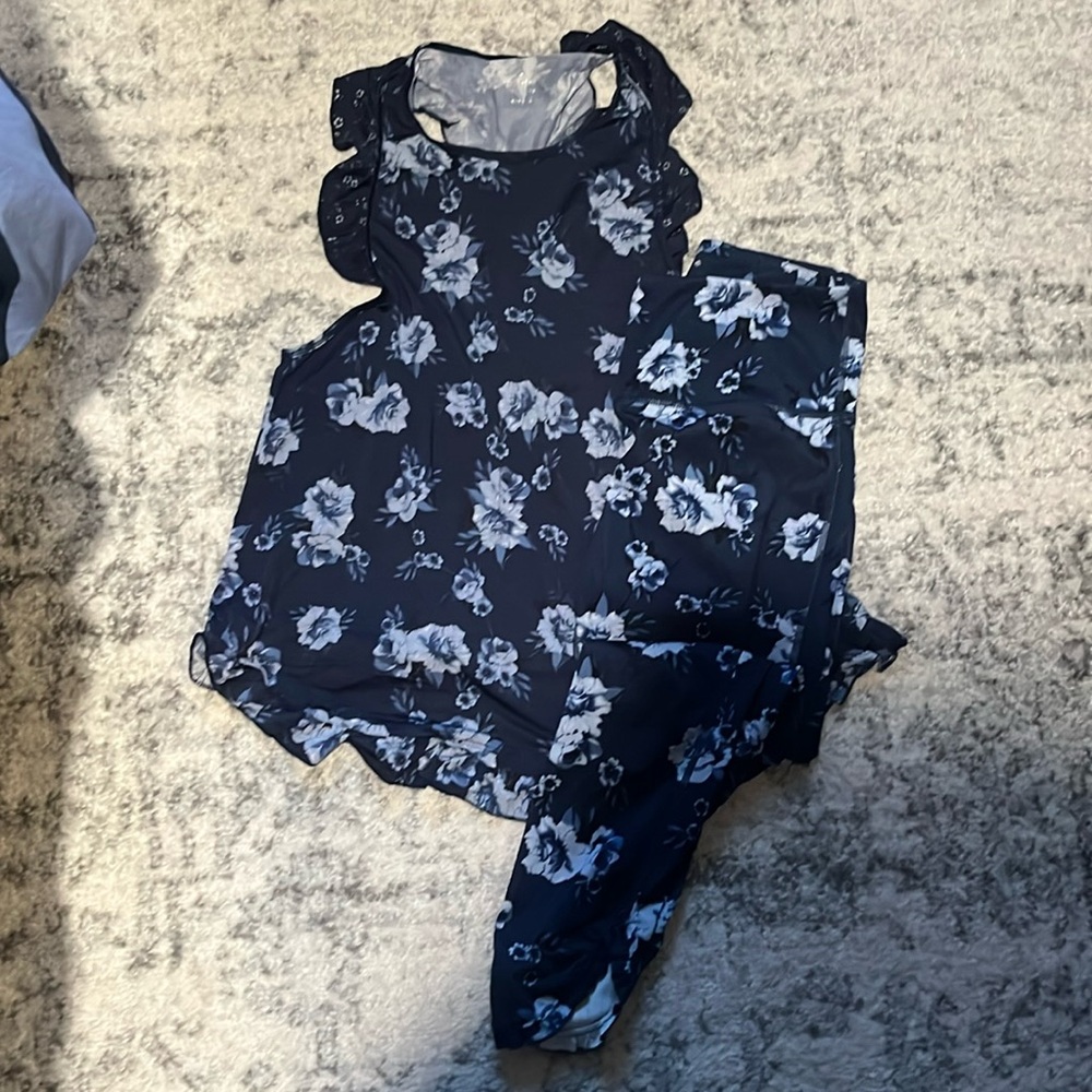 Kate Spade floral workout set ruffled edges navy and light blue size small